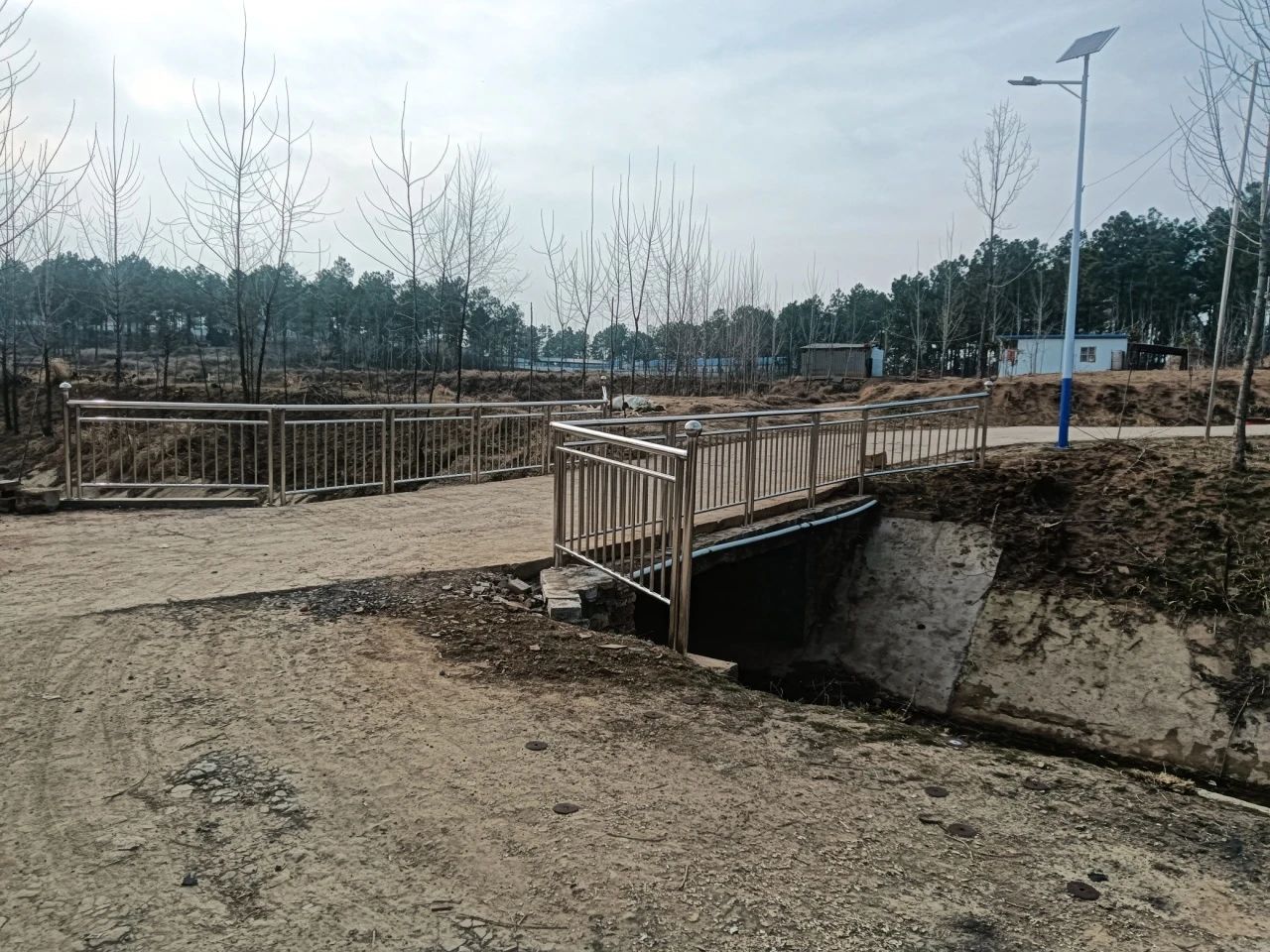  32盞太陽能路燈助推河南信陽固始縣鄉村振興路---豐朗光電
