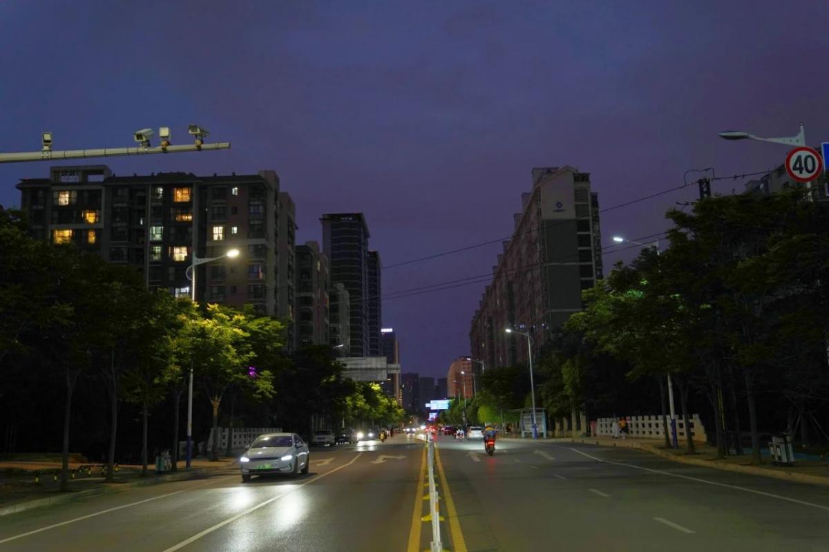 昆明度假區全力消除夜間照明盲區以照亮市民回家路---豐朗光電